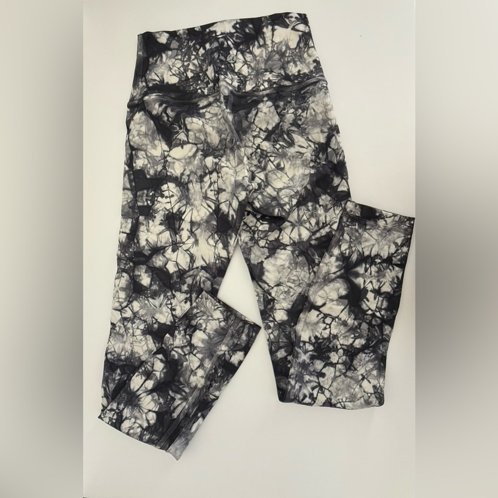 Lululemon Wunder Under High-Rise Leggings, Black & White Marble Dye, Size 2